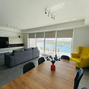  Apartament Seaview Apartment- Valletta Views - 8, 49 Tigne Point Mansions Malta