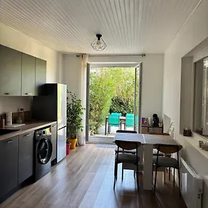 https://maison-de-village-luberon-villelaure.fr-provencehotel.com