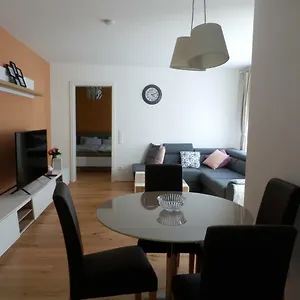 Spacious, Modern 1-bdrm Apt Near Vic & Austria Ctr Appartement